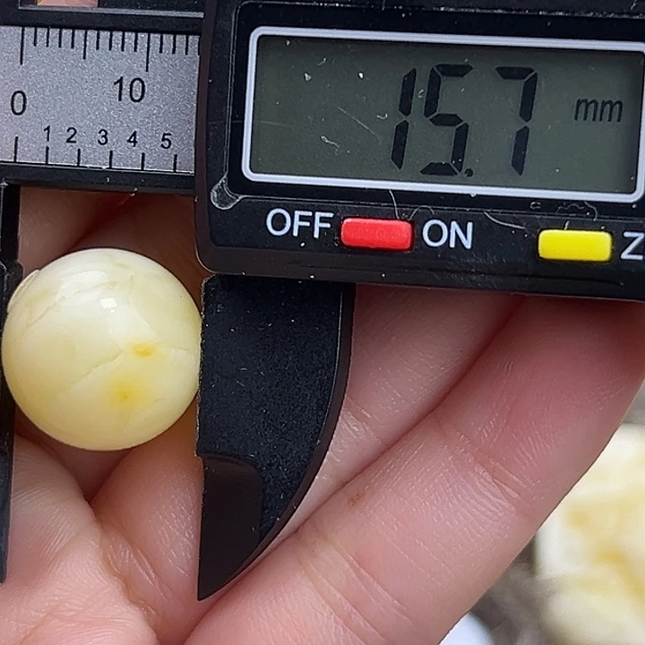 蜜蜡未镶嵌裸石微瑕126