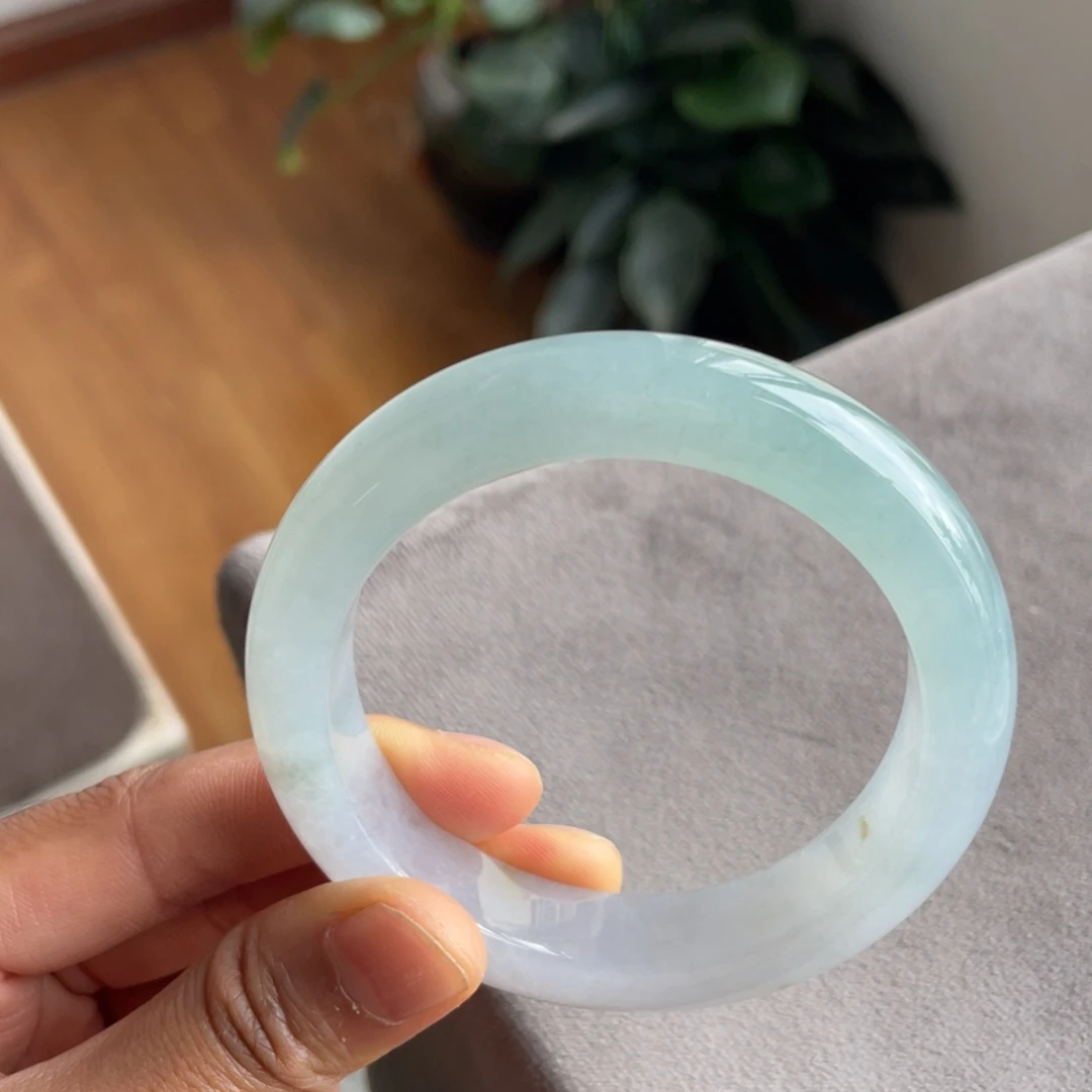 翡翠未镶嵌手镯半山水