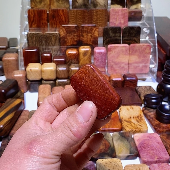 木白****哥木质把玩件68444个