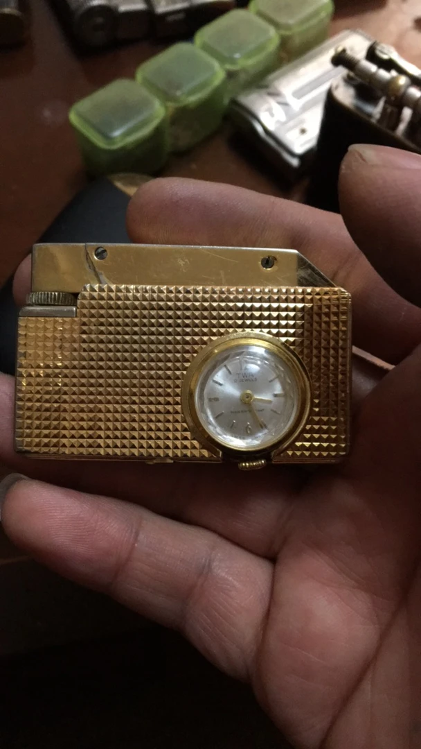 如图古董煤油机一个