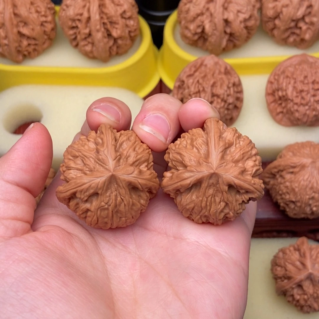 文玩核桃把件36精品粗筋矮球文山三棱