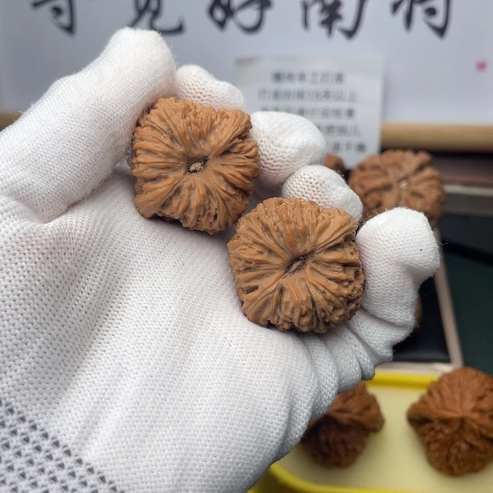 文玩核桃吊坠343333尺窝头凹底肉球