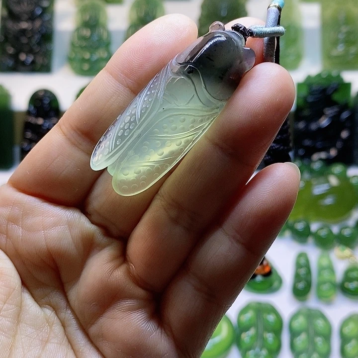 蛇纹石玉颈饰未镶嵌