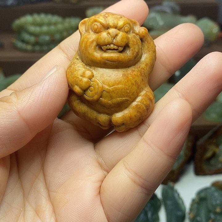 好***运颈饰未镶嵌岫岩河磨玉（透闪石质玉）