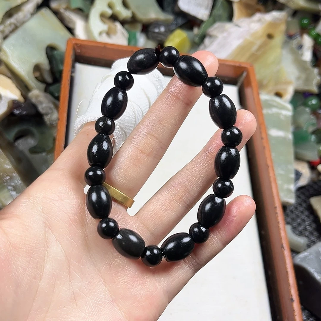 颈饰未镶嵌和田玉（糖玉）