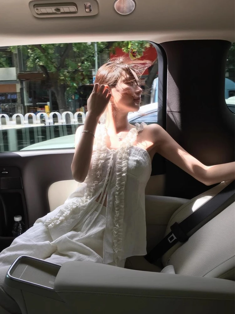 白色韩版设计感小众荷叶边性感吊带百搭度假休闲显瘦气质长裤套装