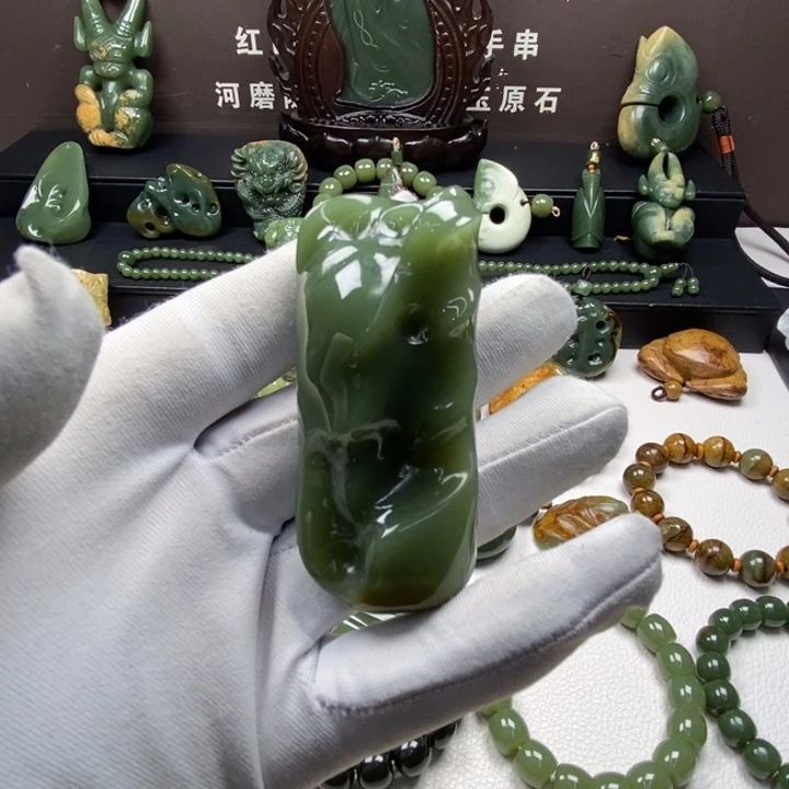 用***8岫岩老玉（透闪石质玉）未镶嵌把件