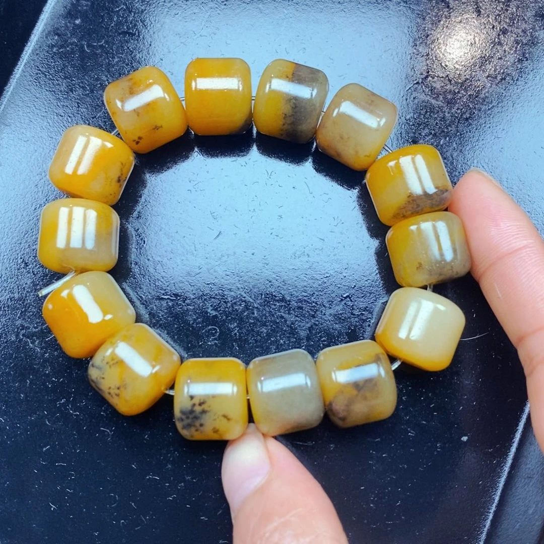 未镶嵌石英质玉（黄龙玉）颈饰