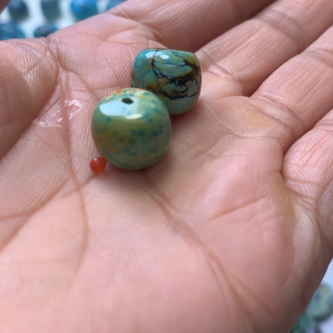 张***见南红玛瑙未镶嵌珠宝奇石