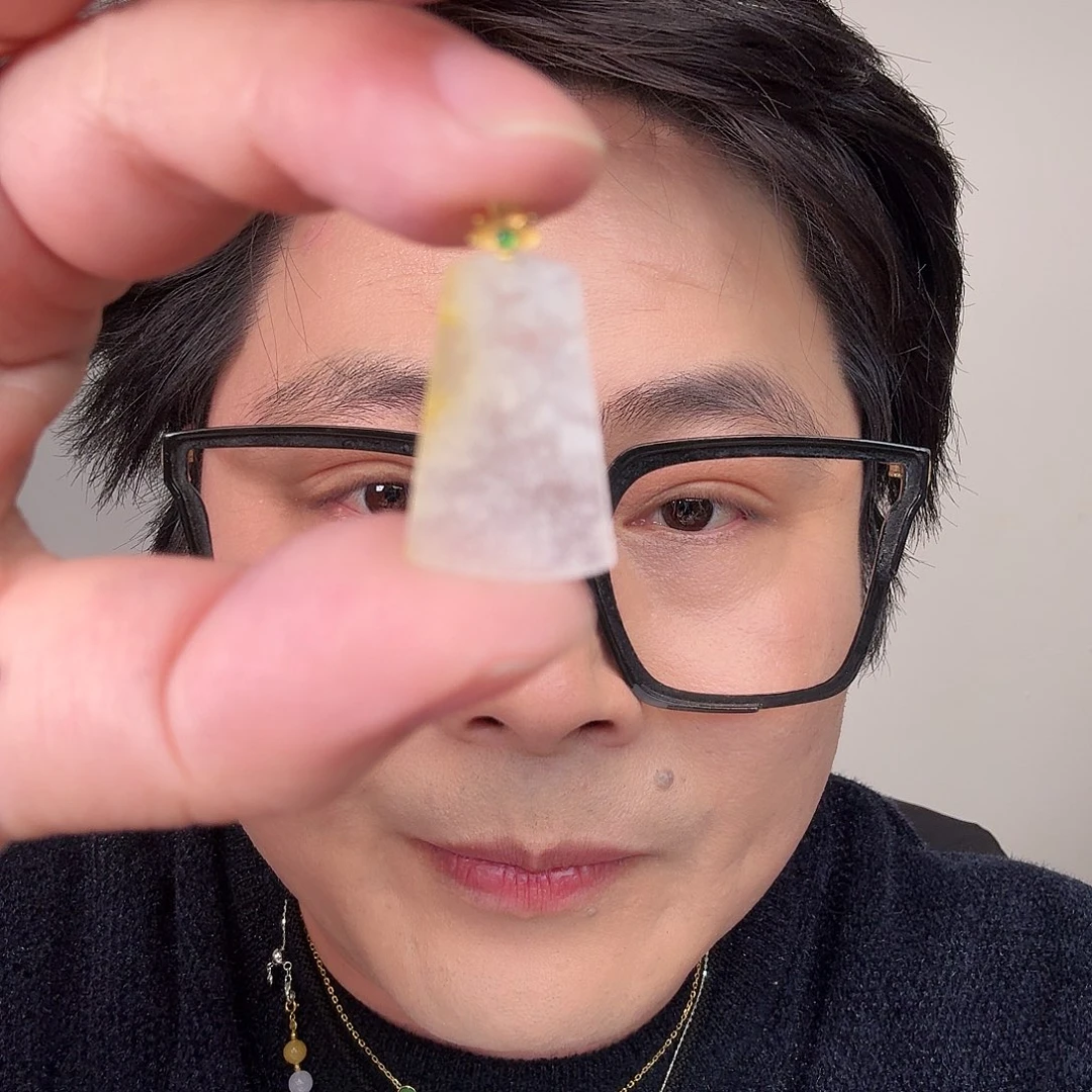 翡翠18K金镶嵌颈饰一件