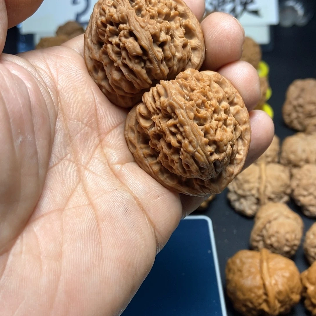 文玩核桃把件山**远南疆石