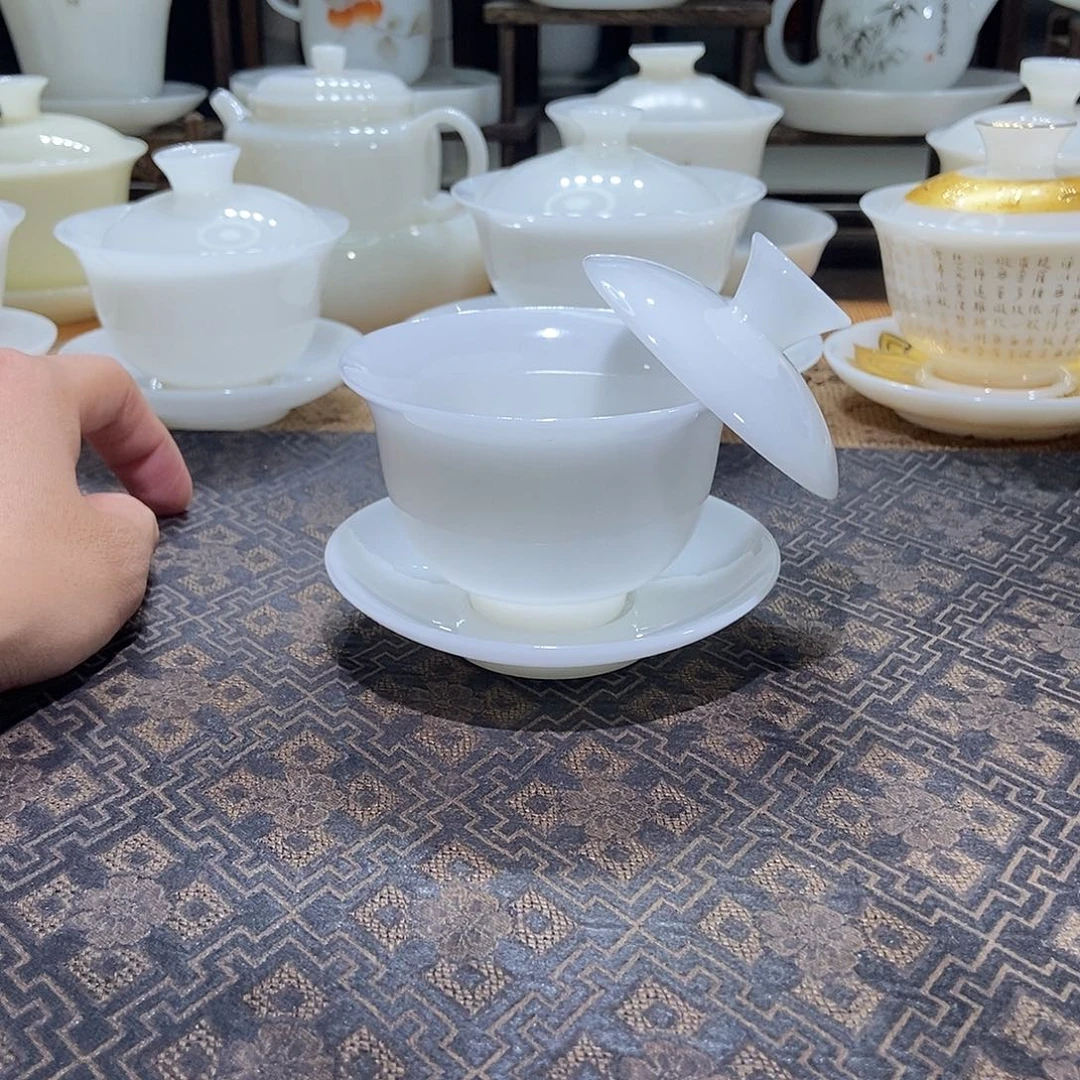 这么早还没有下班吧不回电话啊不说话的