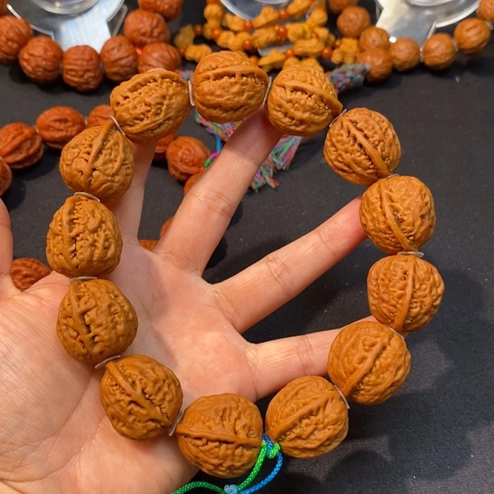 吊坠桃核粗筋绣花鞋