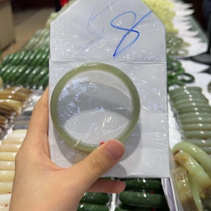 和田玉手镯未镶嵌大*睛