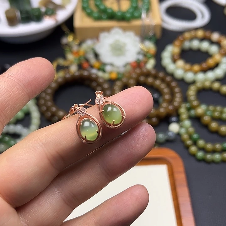 和田玉未镶嵌耳饰