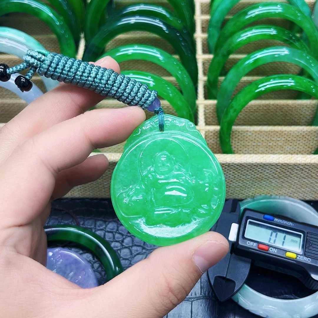 翡翠手镯未镶嵌吊坠