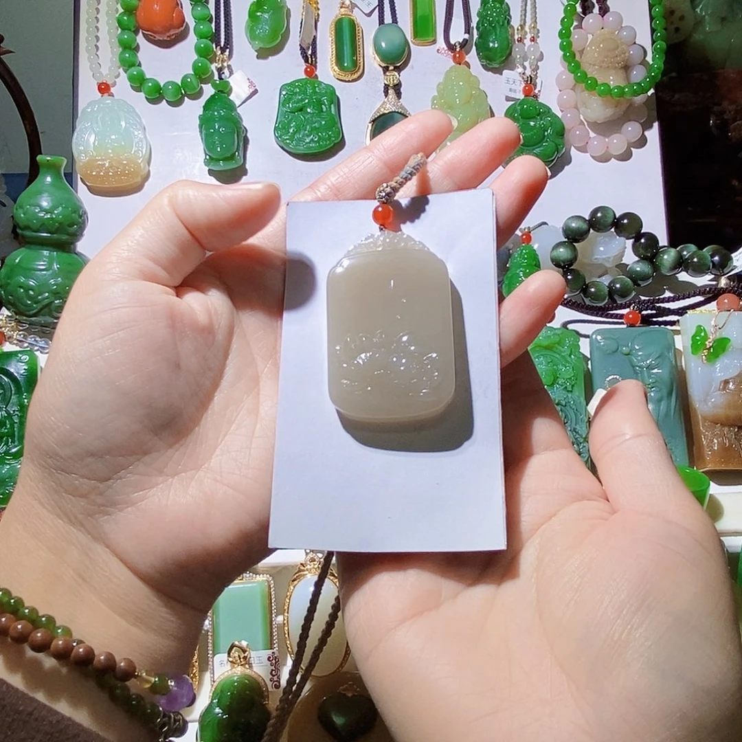 和田玉未镶嵌颈饰