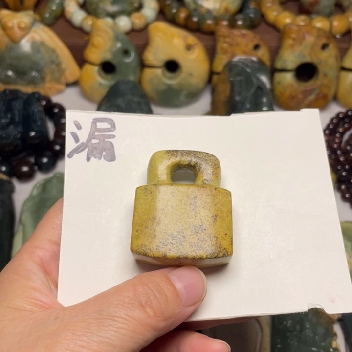 未镶嵌岫岩河磨玉（透闪石质玉）珠宝奇石