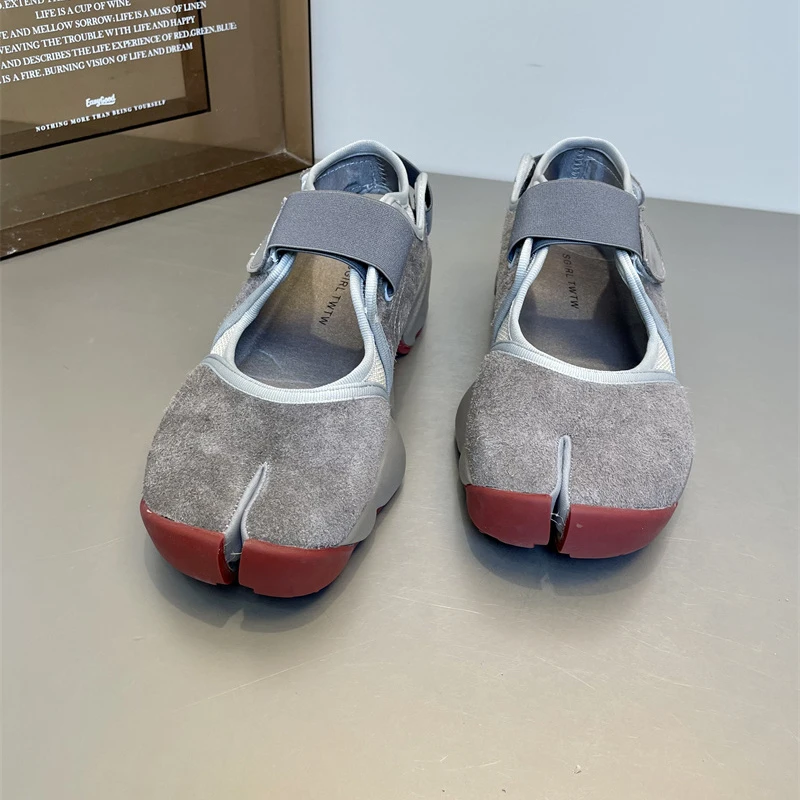 SGIRL TWTW2025小众质感分趾鞋女丑萌忍者猪脚鞋魔术贴玛丽珍凉鞋