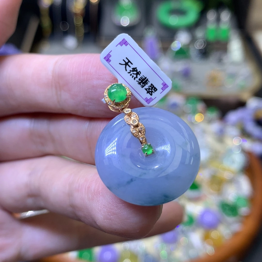 颈饰18K金镶嵌翡翠