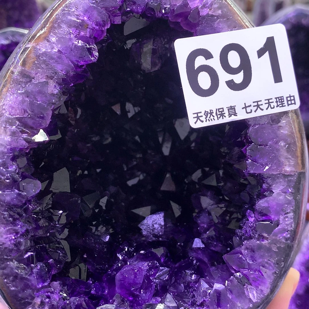 水晶水晶摆件未镶嵌是**呀