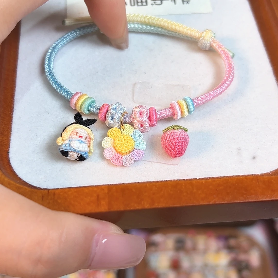 针织品手工钩织手绳