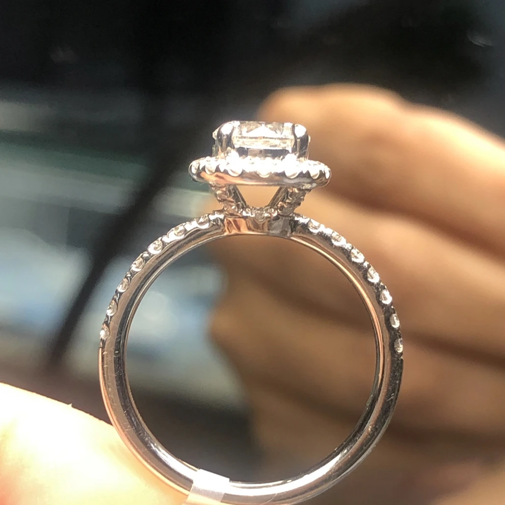 实验室培育钻石Pt950铂金镶嵌1克拉Theone圆包戒指