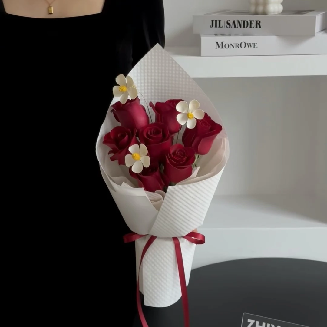 见面花束红玫瑰紫罗兰