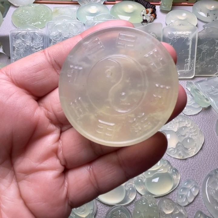 岫玉未镶嵌吊坠(赠链)