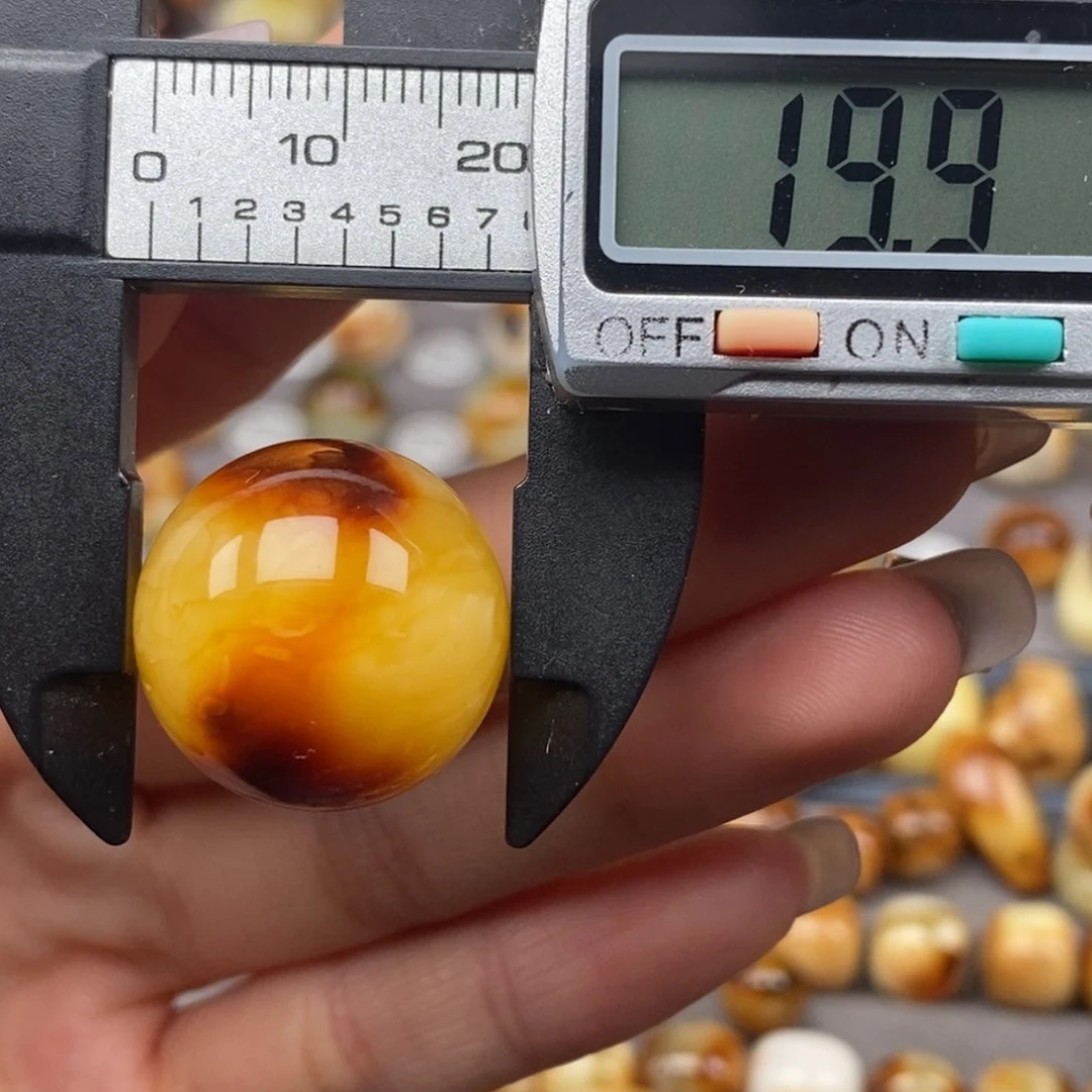 裸石琥珀未镶嵌圆珠