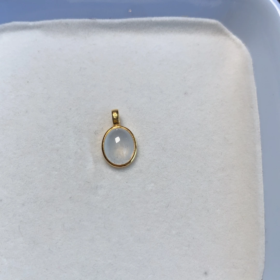 翡翠18K金镶嵌颈饰蛋