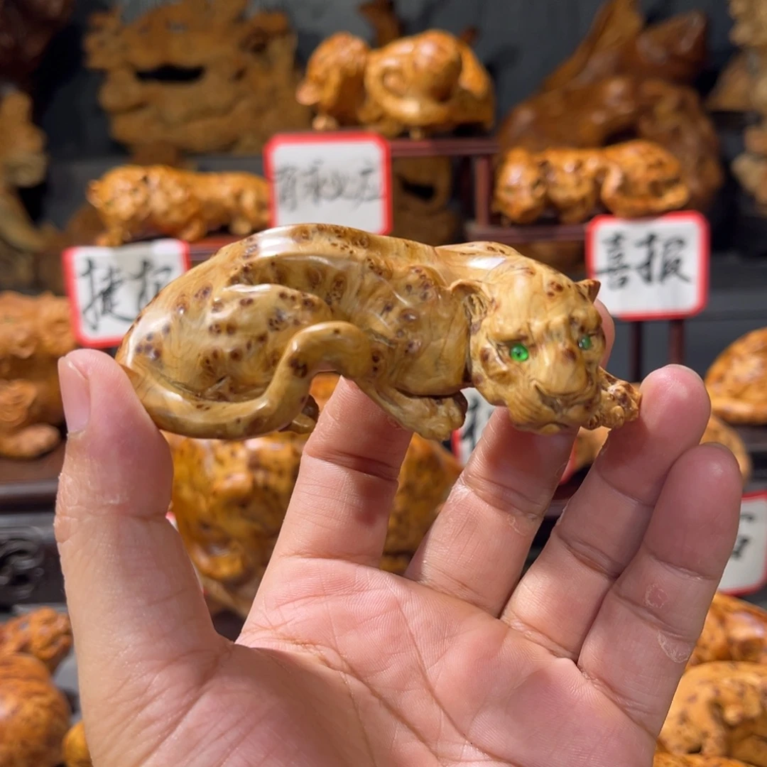 昊***羽柏木（崖柏）木雕手工把件太行崖柏瘤疤料豹子