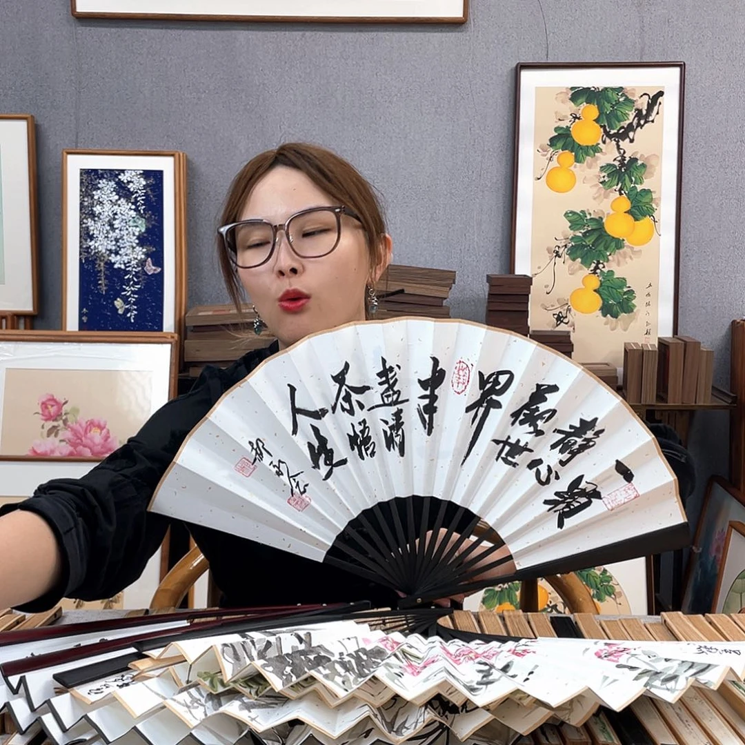 国画福利折扇带中玉扇骨（默认粘好发出）一颗