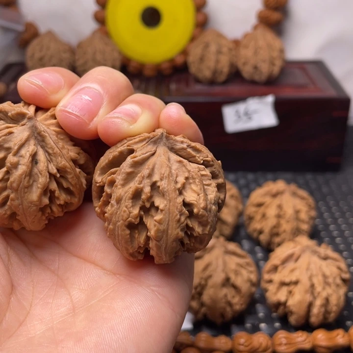 袄***磊吊坠文玩核桃秦岭核桃