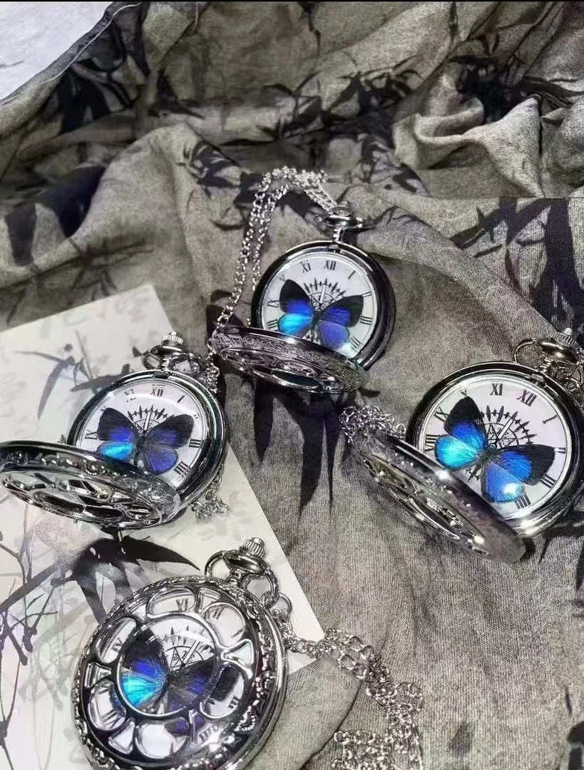 蓝色蝴蝶怀表可看时间