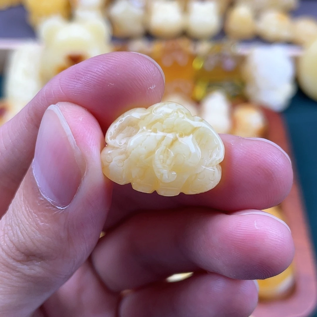 琥珀裸石未镶嵌蜜蜡