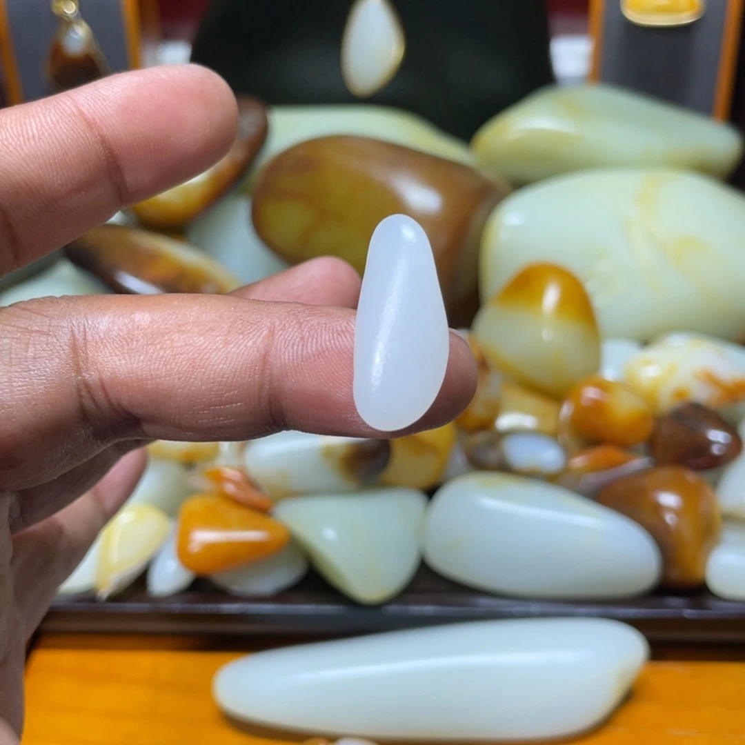 和田玉（白玉）挂件未镶嵌有***签