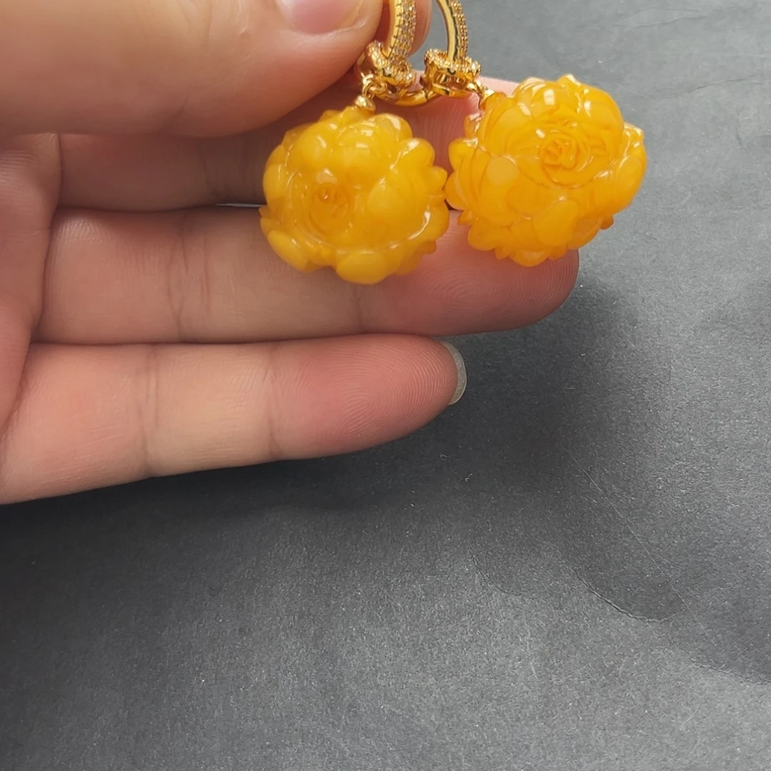 琥珀未镶嵌裸石耳坠