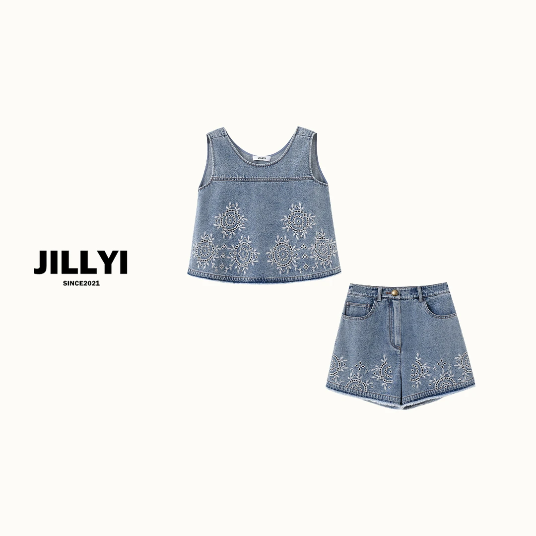 JILLYI【牛仔图腾】水洗蓝圆领罗盘刺绣上衣+水洗蓝短裤时尚套装