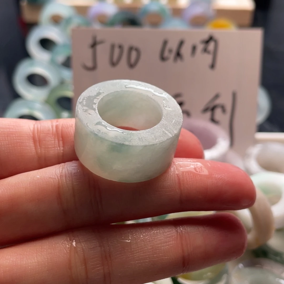 定制翡翠未镶嵌嗷****?戒指