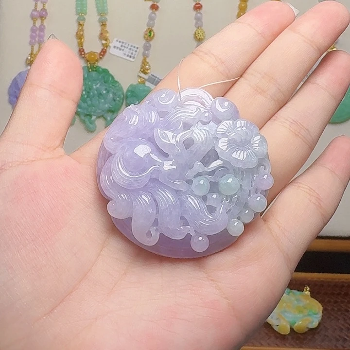 翡翠未镶嵌颈饰九尾狐