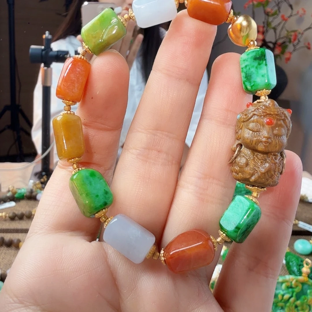 翡翠未镶嵌吊坠(赠链)