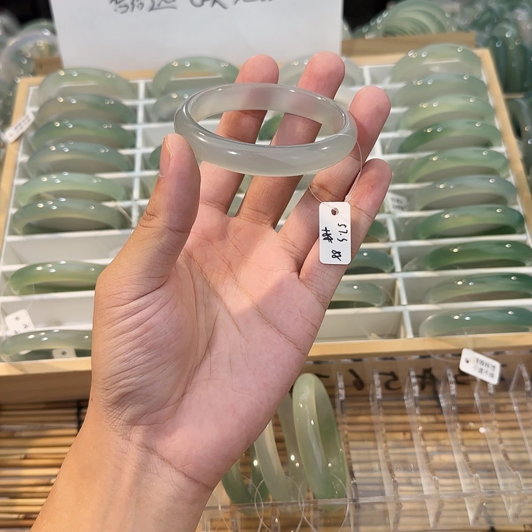 玛瑙/玉髓未镶嵌手镯圈口57.3