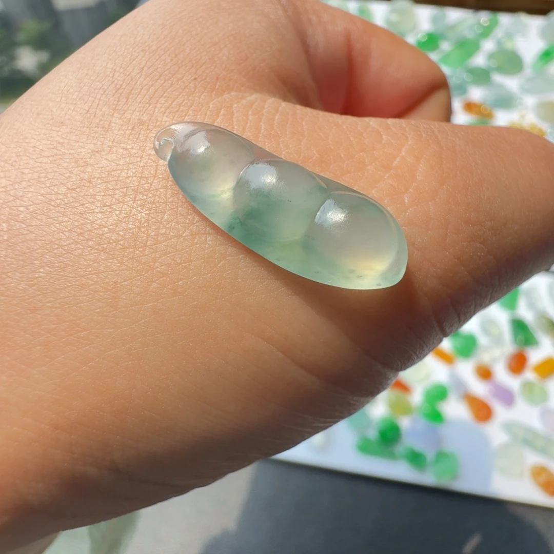 定制翡翠未镶嵌冰种飘花福豆