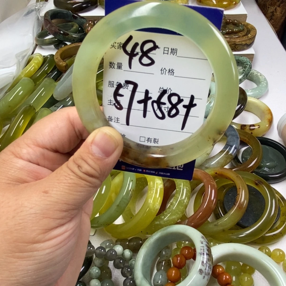 蛇纹石玉未镶嵌手镯（圆镯）