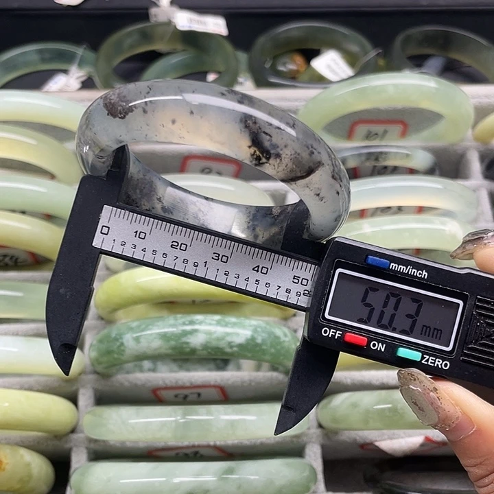 蛇纹石玉未镶嵌手镯92
