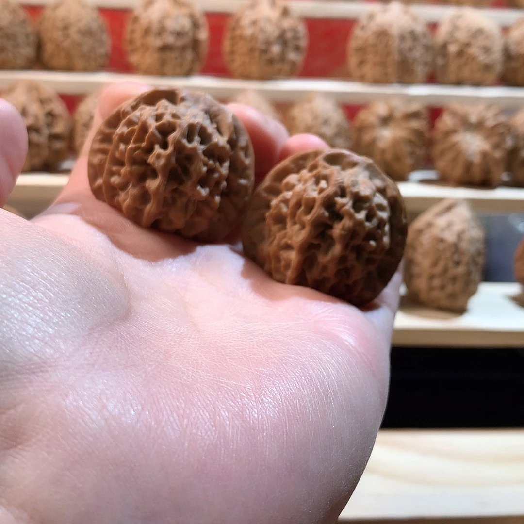 L***ω核桃38秦闷文玩核桃手把件