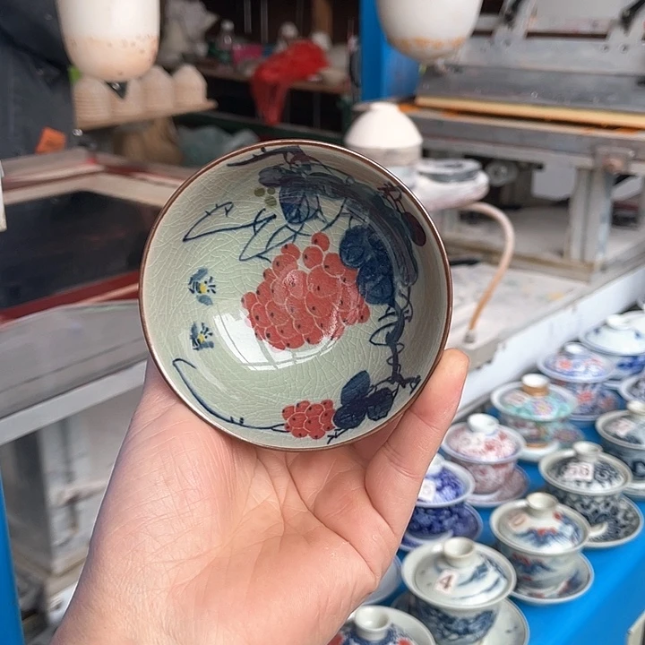 青花釉下彩杯子哈