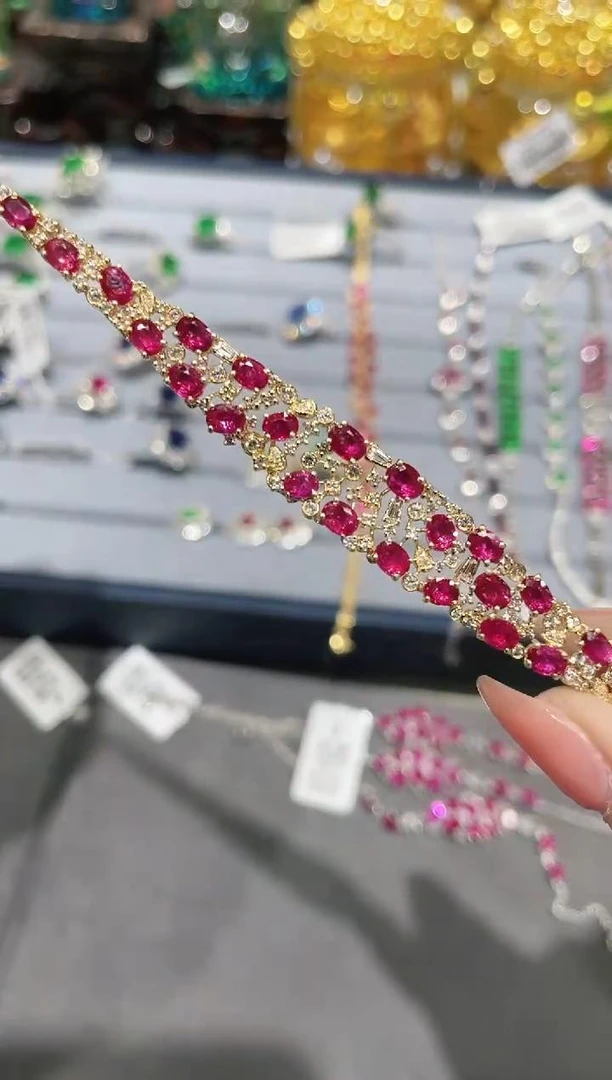 18K金镶嵌天然无烧红宝石手链