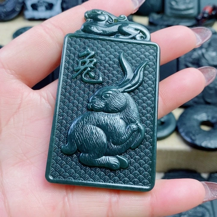 和田玉（青玉）颈饰未镶嵌双面雕刻